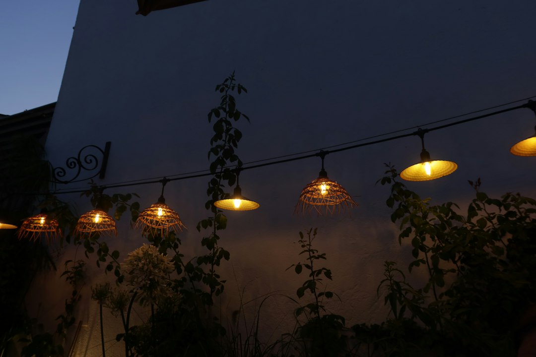 Photo warm ambient wall washer light patio